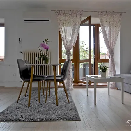 Emily Apartman *